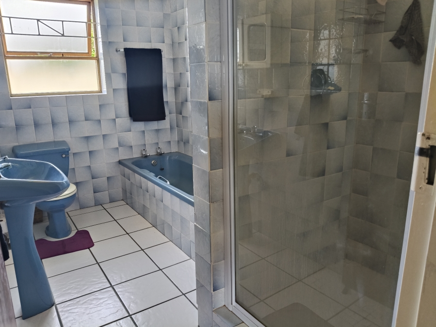 3 Bedroom Property for Sale in Wavecrest Eastern Cape